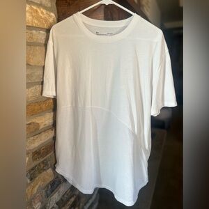 Ladies Under Armor white short -sleeved workout shirt